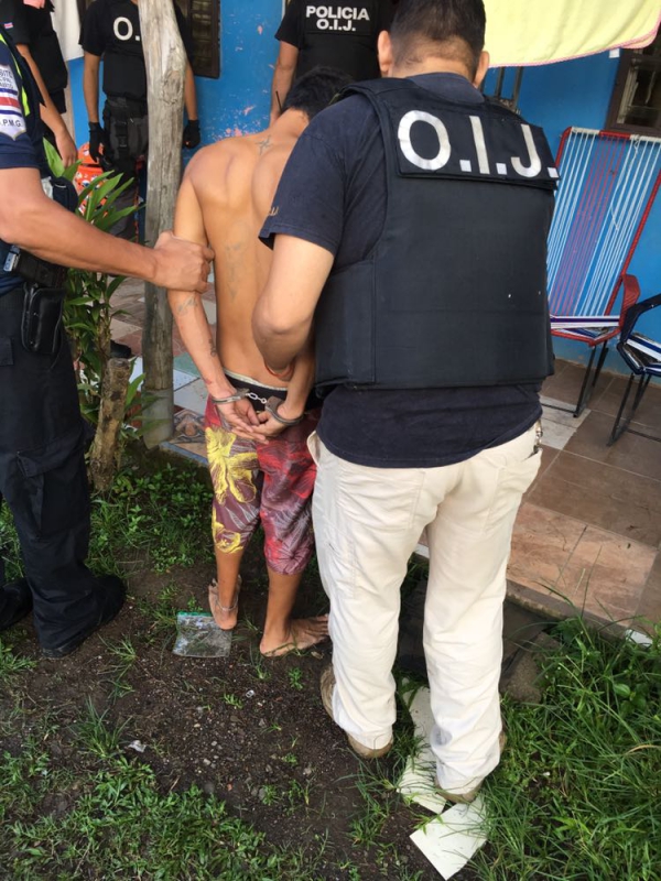OIJ Subdelegación Regional de Jaco: Dos hombres fueron detenidos como sospechosos de venta de droga.