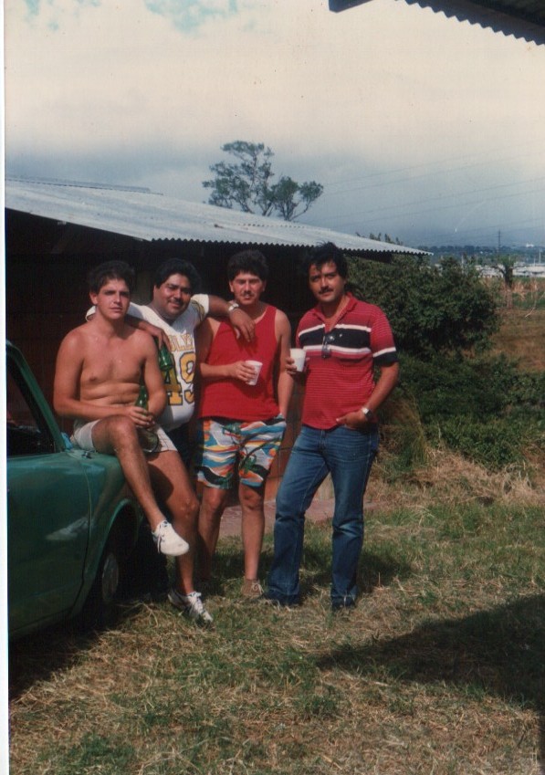Mas que una Placa 16