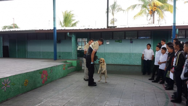 Personal Unidad Canina en la Escuela Finca San Juan - Pavas
