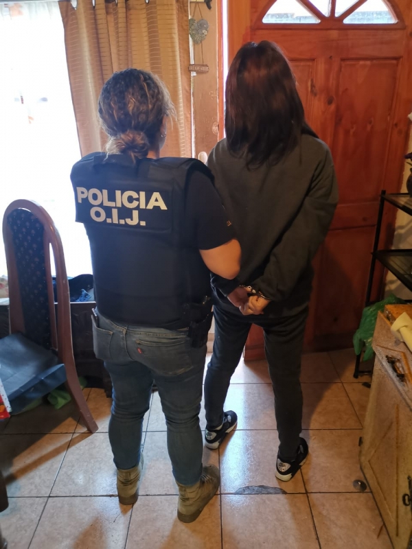 OIJ Delegación Regional de Heredia: Dos mujeres y dos hombre fueron detenidos como sospechosos de asaltar a transportistas que brindan servicios por plataformas de internet