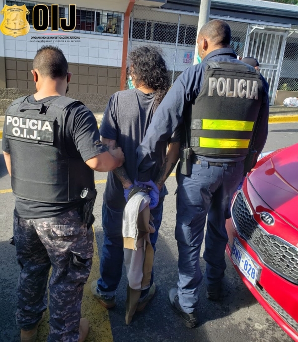 OIJ.Delegación Regional de Alajuela, detuvieron la mañana de este jueves en el sector de La Ceiba, a un hombre de 38 años de edad, sospechoso del delito de Infracción a la Ley de Psicotrópicos.