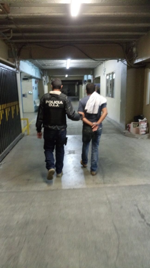 Agentes detuvieron a quince personas sospechosas de conformar una organización dedicada a introducir droga a centro penal.