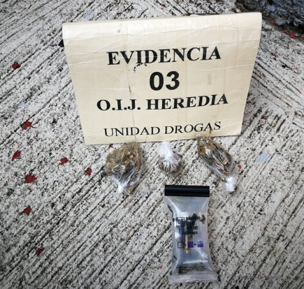 Detenido hombre que realizaba ventas de droga en Mercedes Norte de Heredia.