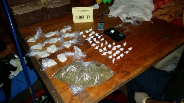 Dos hombres fueron detenidos como sospechosos de venta de droga