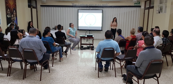 El OIJ contribuye a la formación integral de padres de familia: Colegio El Rosario